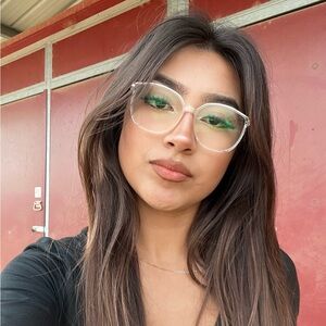 Meet your Posher, Daliha